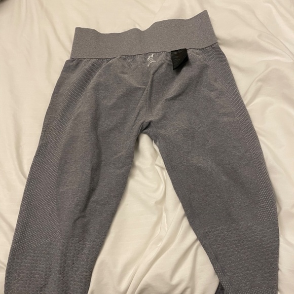 H&M Tights/Yoga Pants - Medium - Picture 2 of 2